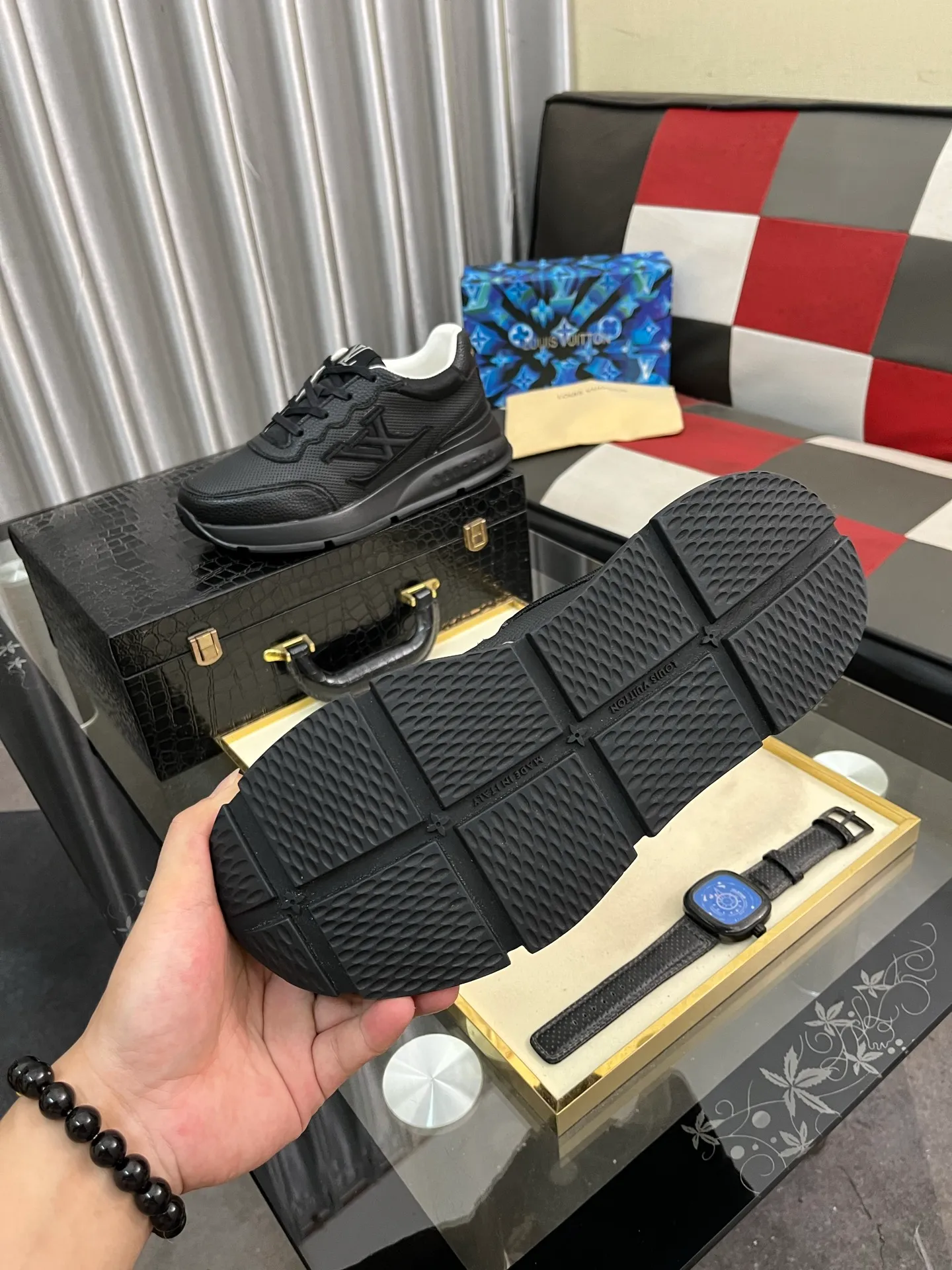 Men's shoes 💰440⌚️⌚️【LOUlS VUlTTON】Louis Vuitton ~ unique and casual style. LV counter purchasing 🏃casual shoes😍😍 are on sale at the men's counter at the same time. Italian imported brands select top-layer Italian cowhide. 🐑Sheepskin lining (refuses to discolor and rub feet) Sole: Original sole specially provided by the original factory 🎬Better in kind Code number: 38-446⃣️Color selection